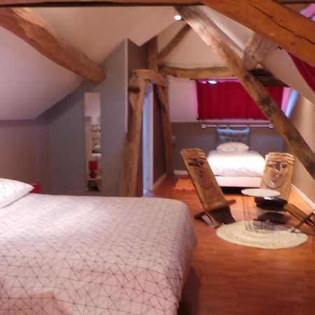 chambre d'hôtes mansardée Saint-Ouen-les-Vignes Exterior foto