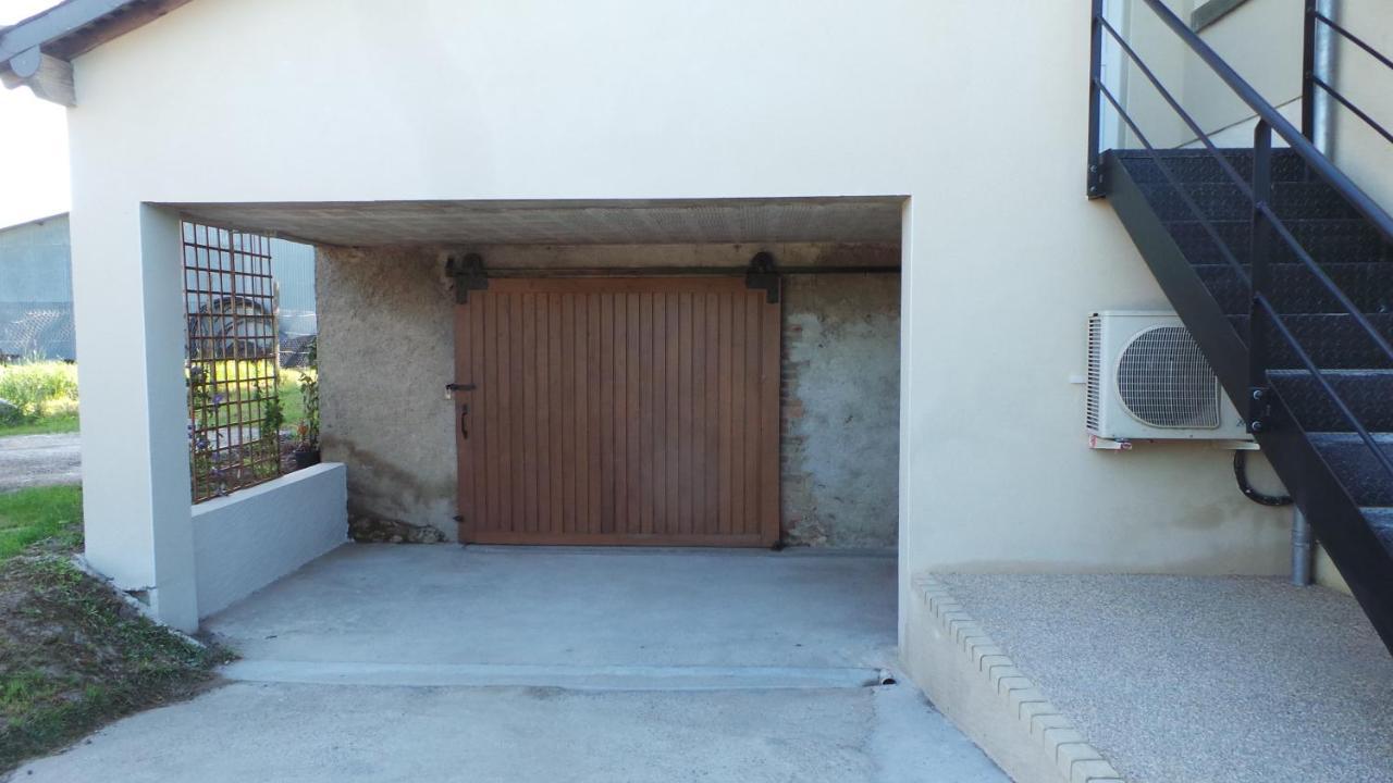 chambre d'hôtes mansardée Saint-Ouen-les-Vignes Exterior foto